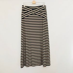 Striped maxi skirt, slimming effect
